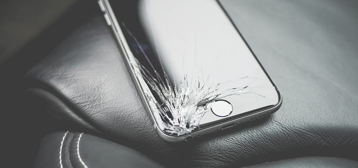 The Difference Between Cracked Glass & Broken LCD Screens
