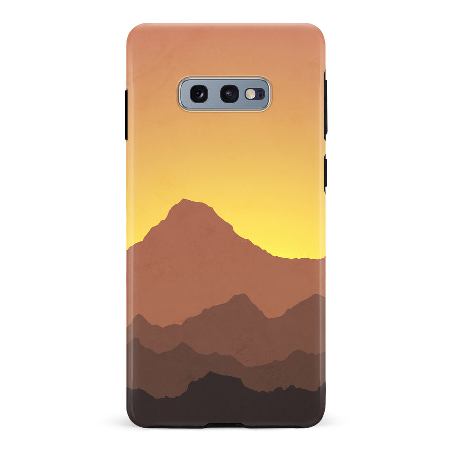 Samsung Galaxy S10e Mountains Silhouettes Phone Case in Gold